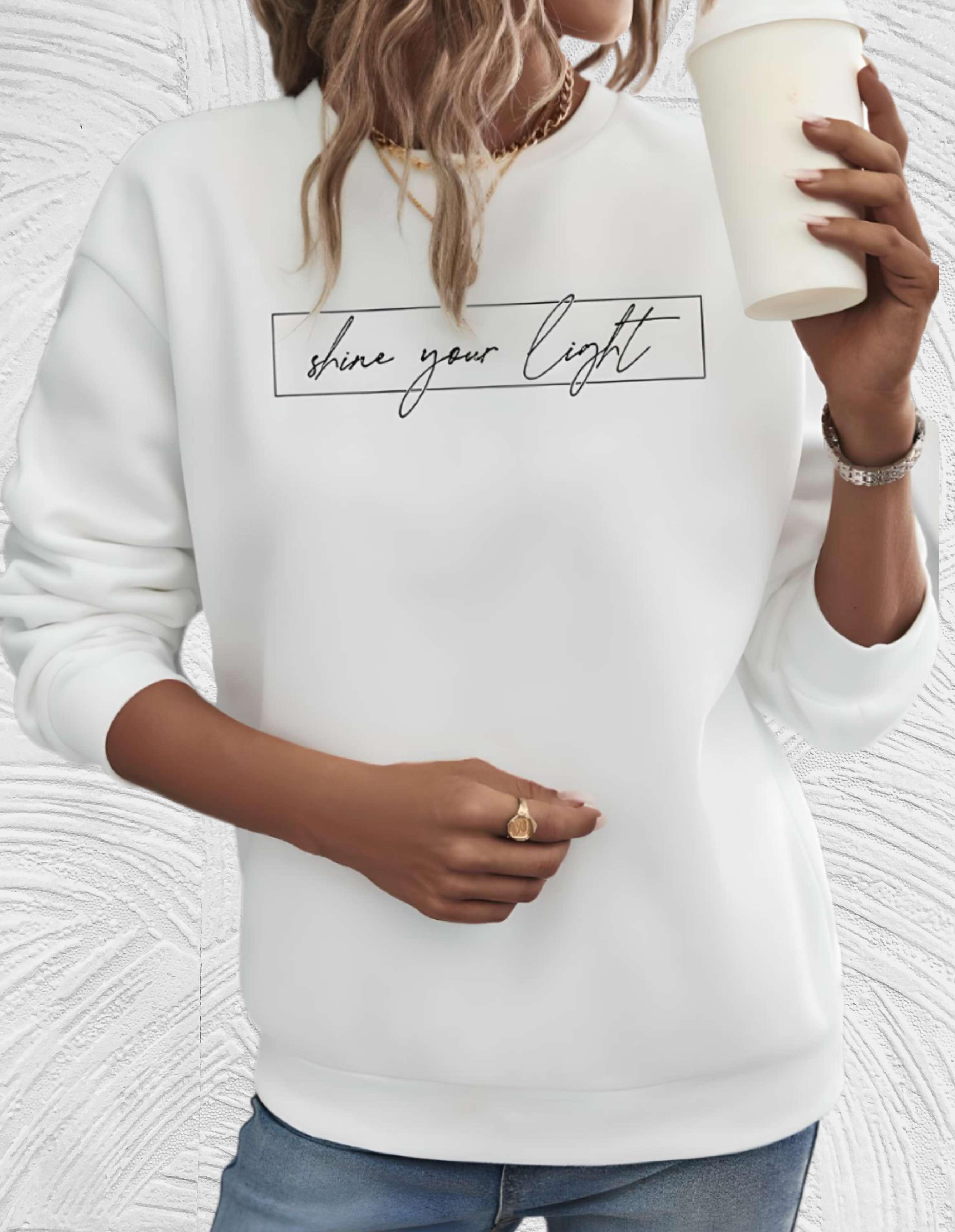 Velanora- Oversized sweater met ronde hals en 'share your light'-statement op de voorkant