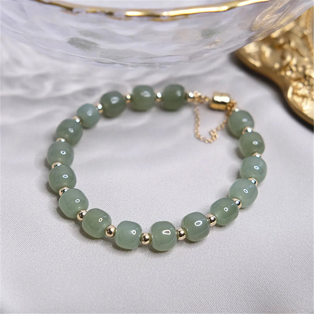 Natuurlijke Groene Tian Kralen Armband met Retro Chinese Stijl