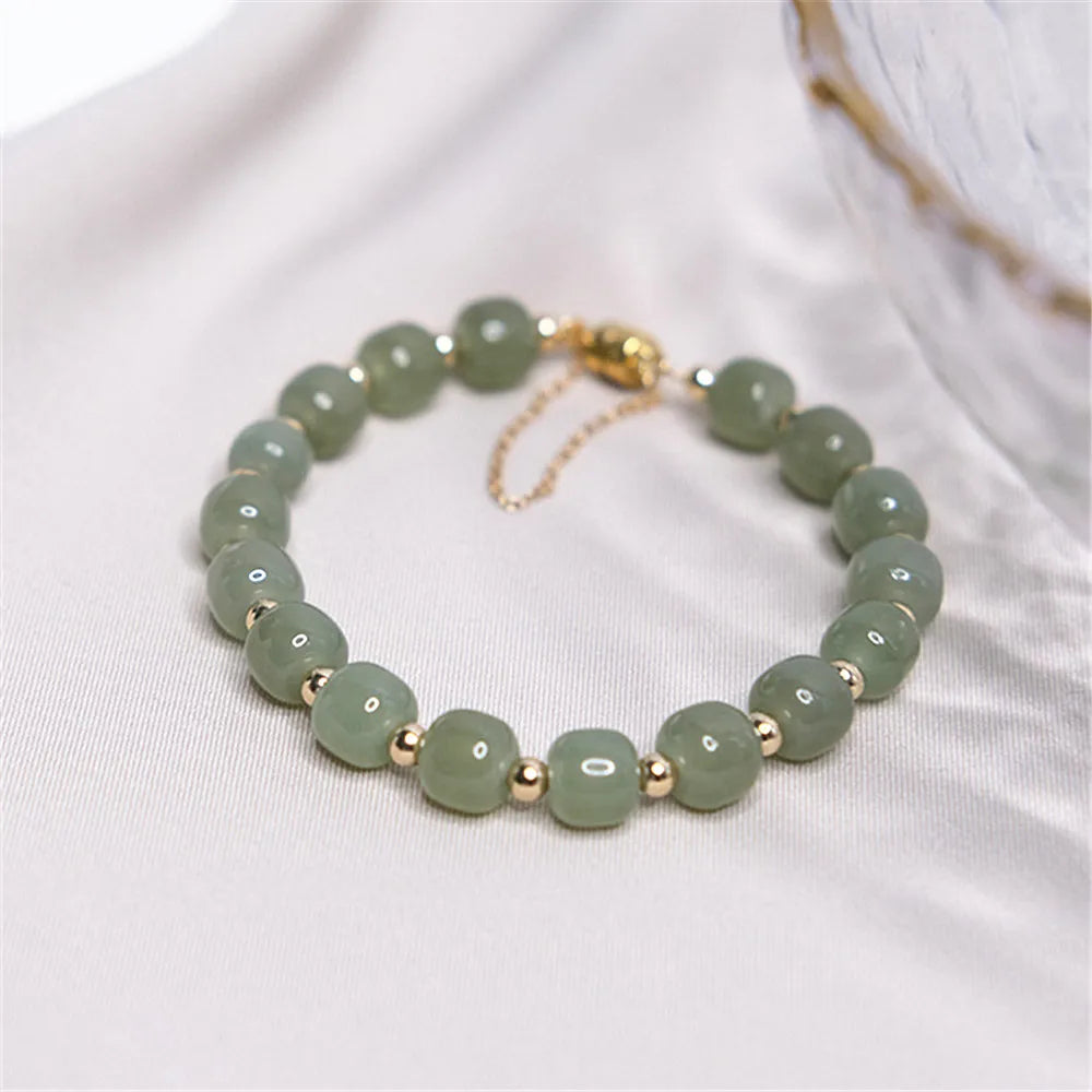 Natuurlijke Groene Tian Kralen Armband met Retro Chinese Stijl