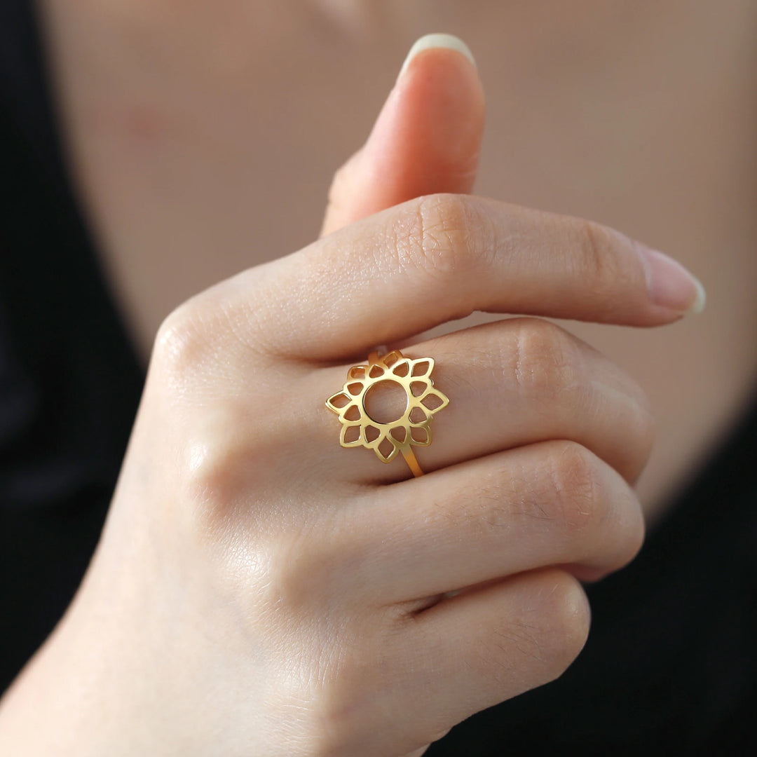 Pracht & Praal Grote Filigree Lotus Bloem Ring