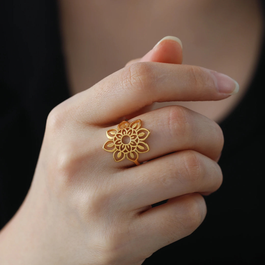 Pracht & Praal Grote Filigree Lotus Bloem Ring